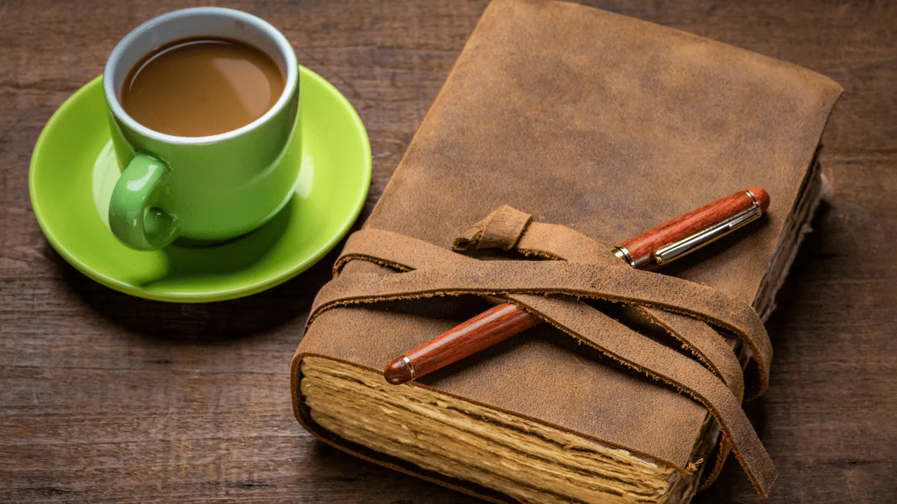 Descopera Cadouri cu Suflet: Inspiratie Autentica de la The Dreamer's Shop 4 jurnal din piele.png