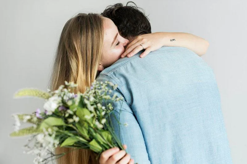 loveisaname-iesi-cu-cineva-care.jpg